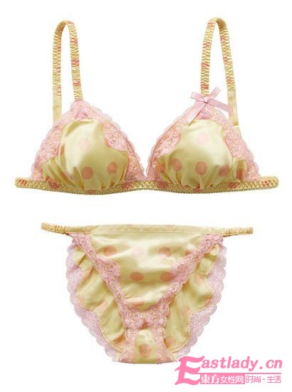 蜜桃派内衣凸显女孩们的甜美性感