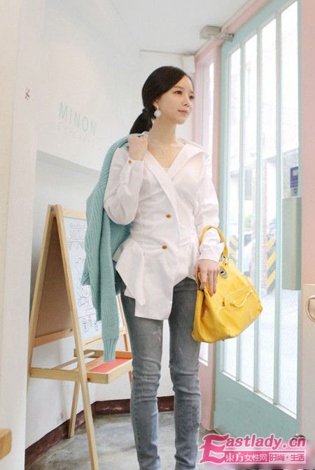 透视衬衫和包臀裙的组合让人神魂颠倒