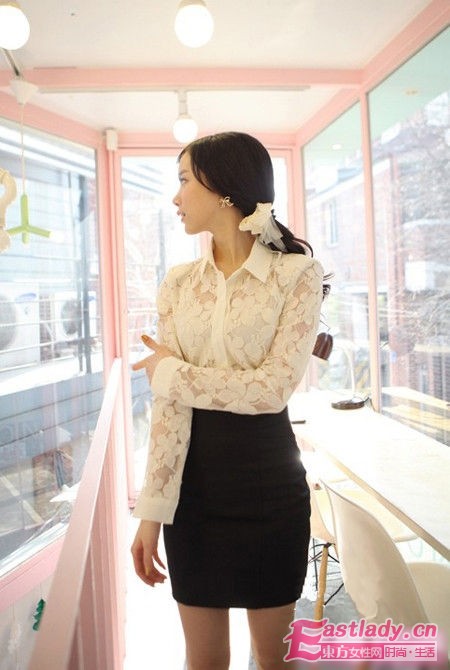 透视衬衫和包臀裙的组合让人神魂颠倒