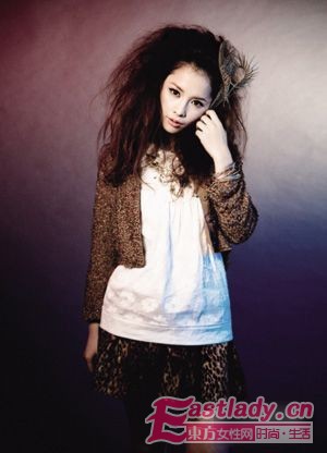 魅力阳春三月 明星外套齐芬芳