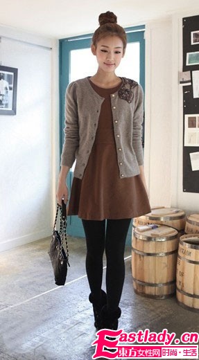 开衫毛衣玩混搭 两件齐穿很时尚