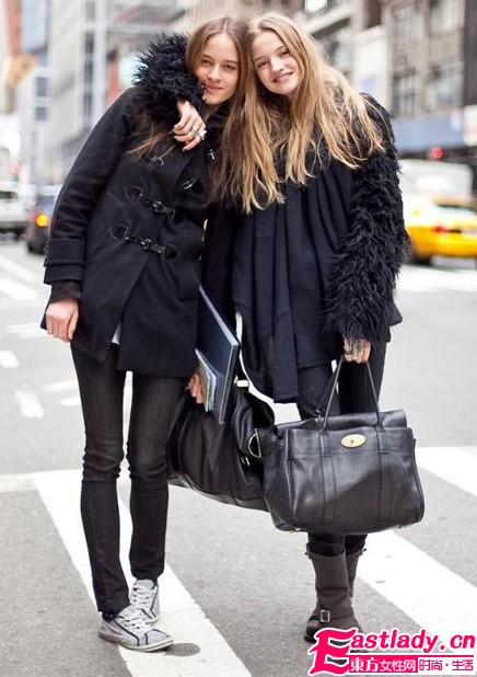 气质搭扣平底靴 变身帅气的中性范