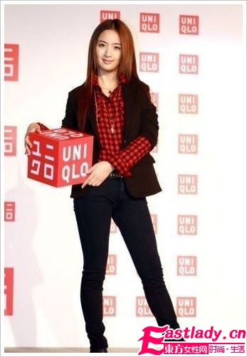 明星大爱格纹装 俏丽时尚告别冬季暗沉