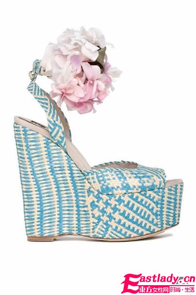 索菲娅首席设计师盘点2010年奢侈女鞋黑榜