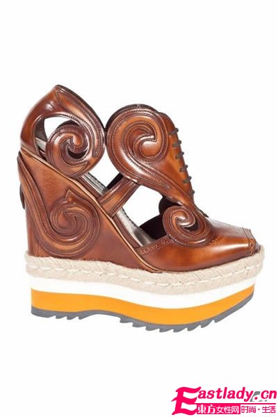 索菲娅首席设计师盘点2010年奢侈女鞋黑榜