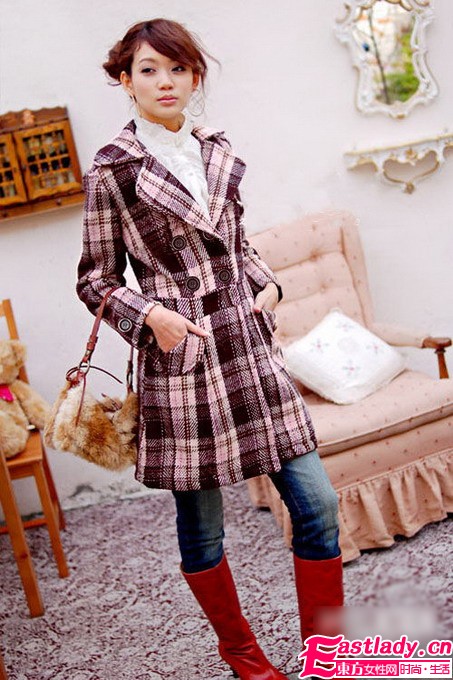艳丽格子大衣 流行新坐标