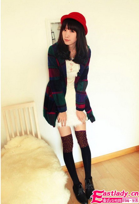艳丽格子大衣 流行新坐标