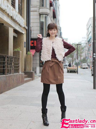 毛茸茸马甲 美女冬日温暖搭配法