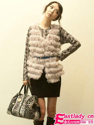 毛茸茸马甲 美女冬日温暖搭配法