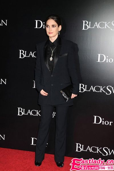 中性风潮不减热 众星争做西装小姐