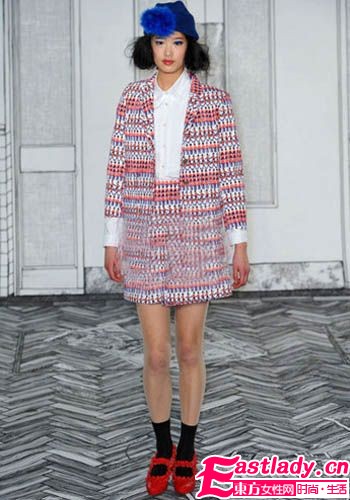 秋季时尚新潮流 复古裙搭出未来感