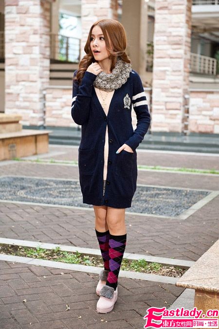 糖果色上衣搭出冬季活力LOOK