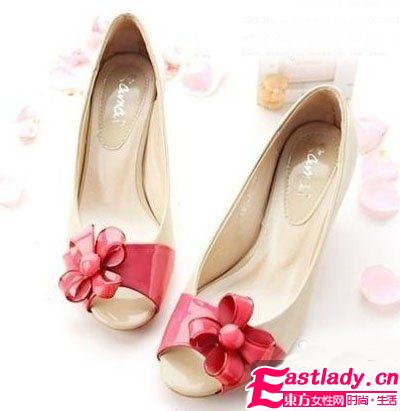 舒适低跟鞋 高贵气质不下跌