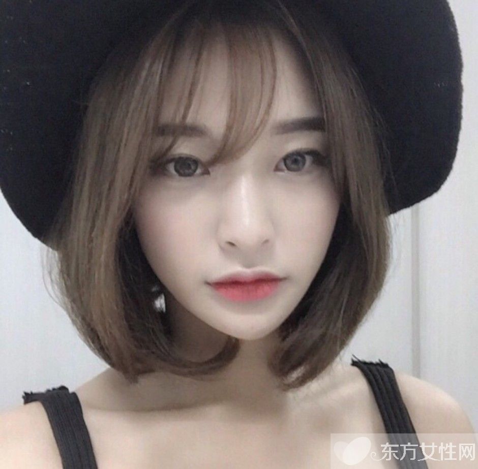 短发戴什么帽子好看？一顶帽子为美加满分