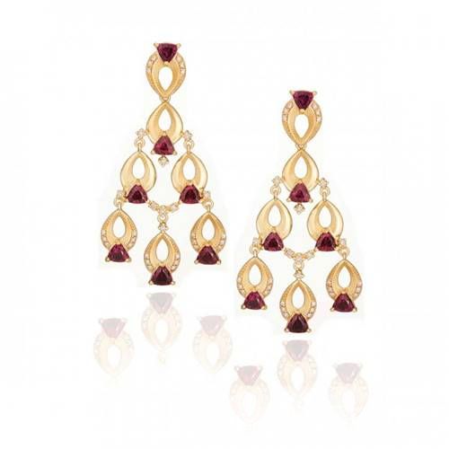 想 提气 那自然少不了一副亮眼的红色耳环