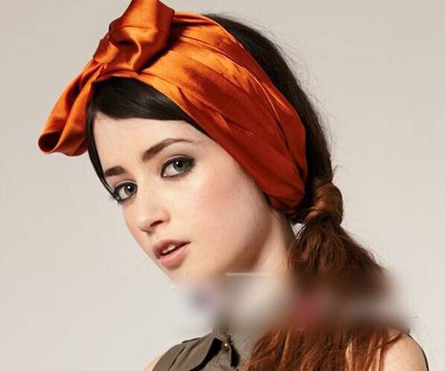 夏季方巾的搭配技巧 让你美得不要不要的