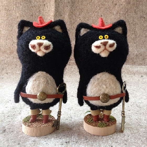 长胡子的鞋猫也太幽默 表情逗趣又微窘的困惑萌动物羊毛毡