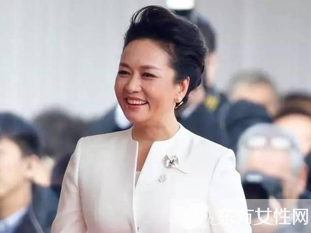 胸针时尚饰品推荐 彭麻麻也是胸针爱好者哦