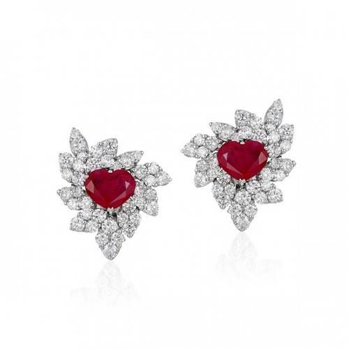 想 提气 那自然少不了一副亮眼的红色耳环