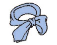 丝巾左右不对称式系法 带来几分活力