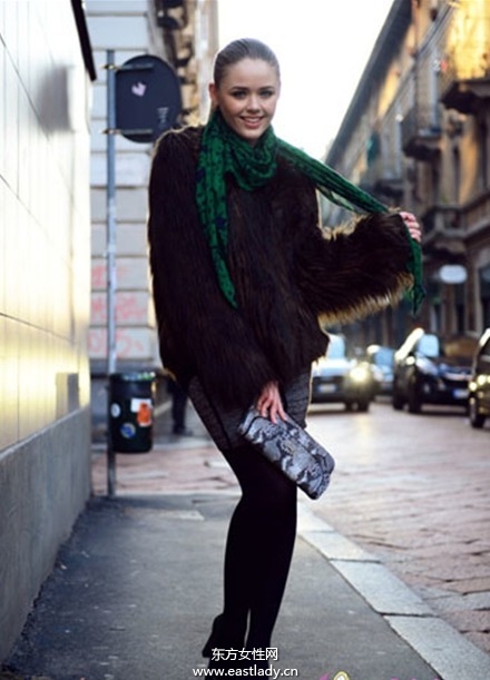 欧美街头围巾混搭穿出江南风情