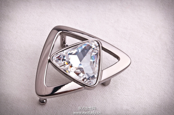 胸针带给你不一样的时尚元素