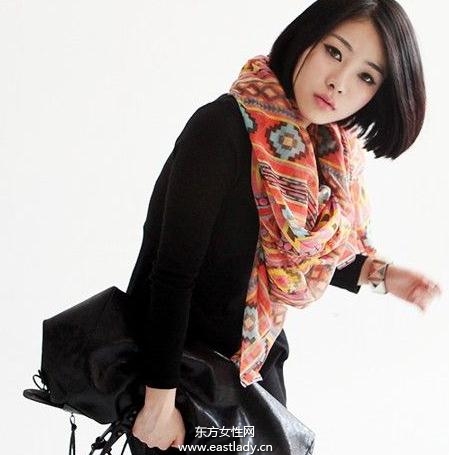 春日的丝巾装点出时尚的元素和春天的气息