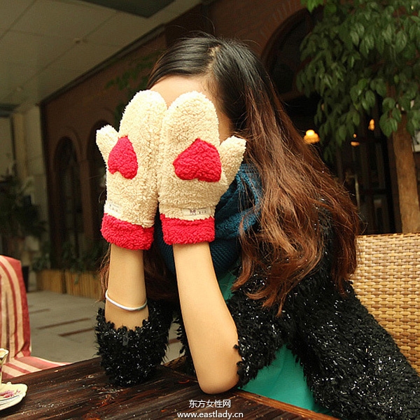 时尚可爱毛线手套带给你春天般的感觉