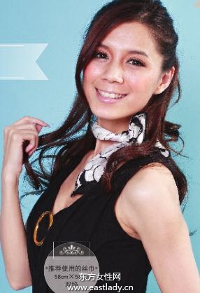 丝巾的麻花结系法图解