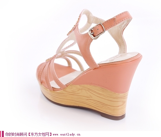 新款罗马防水台坡跟凉鞋 特有的防水台设计 令您多一重保护