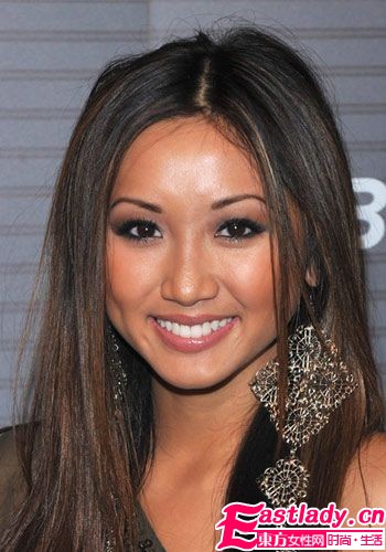 学明星戴耳环 小配饰点亮大造型