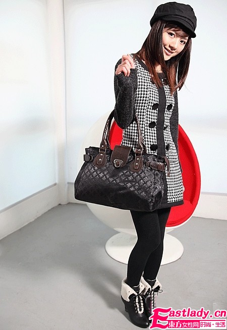 色彩亮丽包包 沉闷寒冬搭配最抢眼