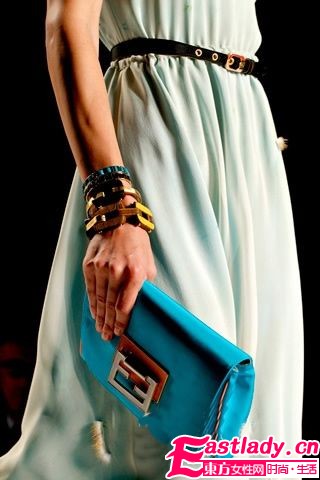 奢华手袋实用指南 不同场合不同搭配