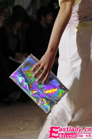 奢华手袋实用指南 不同场合不同搭配