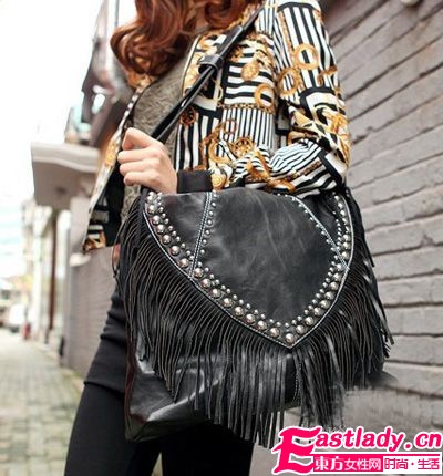 魅力无法挡 流苏包包摇曳职场俏媚装