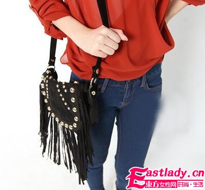 魅力无法挡 流苏包包摇曳职场俏媚装