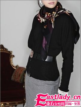 OL巧搭艳丽丝巾扮俏皮