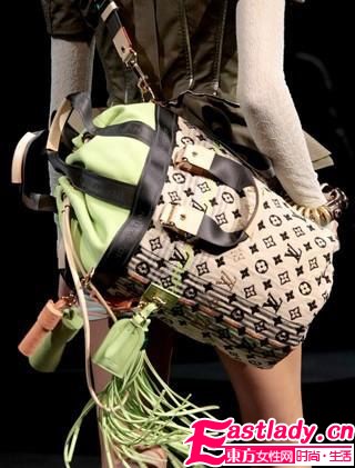 LV颠覆之作 夸张亮色大包受追捧