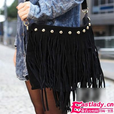 魅力无法挡 流苏包包摇曳职场俏媚装