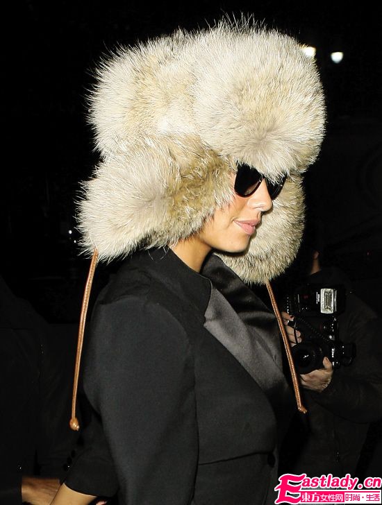 Lady Gaga捧雷锋帽为冬日增加亮彩