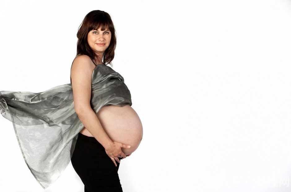 怀孕多长时间有反应 这个姿势才是孕妇的正确睡姿