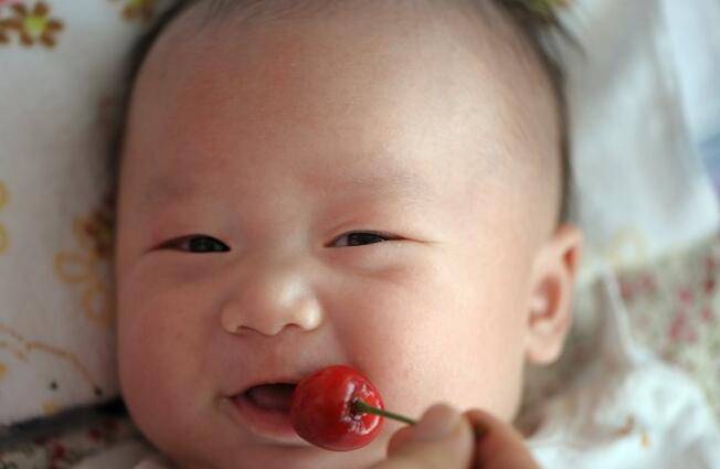 宝宝吃樱桃有什么好处 这些不良后果需谨慎