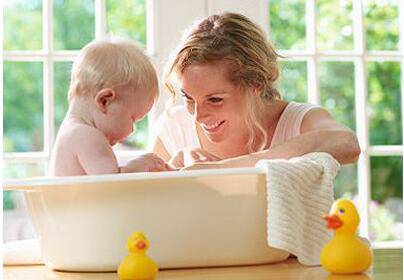 你知道吗 这些大动作代表宝宝发育缓慢