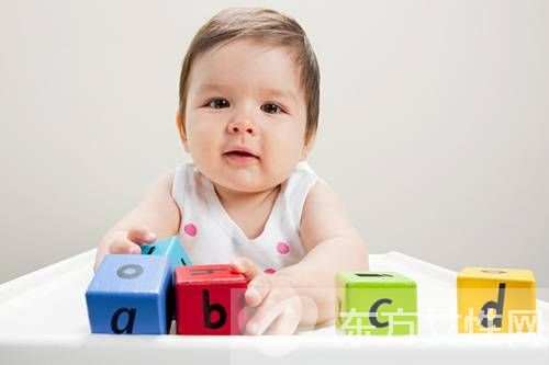 0-1岁宝宝的肢体训练 让宝宝 赢在起跑线