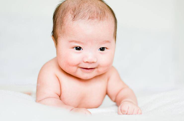 宝宝两个月应抬头多少度 说说宝宝抬头这件事
