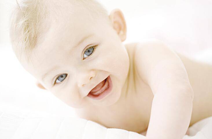 宝宝抬头不好怎么办 如何正确教宝宝抬头