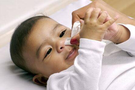 宝宝鼻塞怎么办 出现这些问题应及时就医