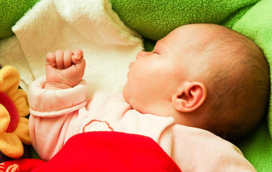 宝宝流鼻血怎么止血 切记这些方法是错误的