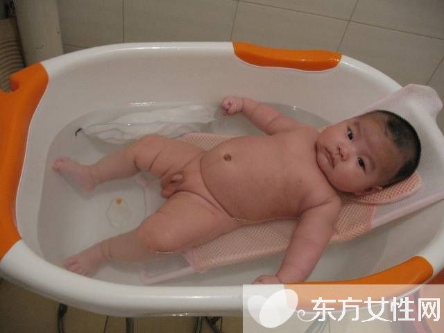 婴儿洗澡的注意事项 哪些情况下不宜给婴儿洗澡