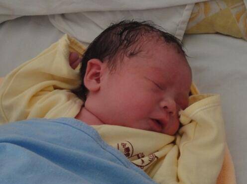 宝宝出生的体重标准 体重太轻易患这些病